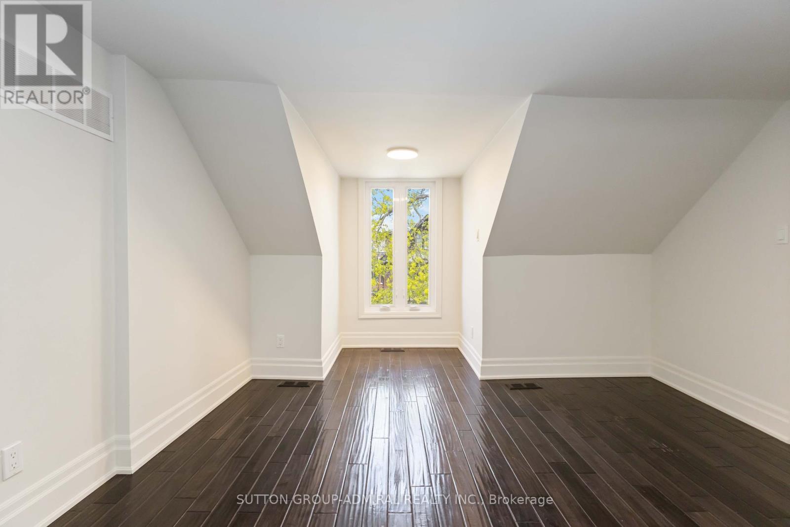 












235 BAIN AVENUE

,
Toronto (North Riverdale),




Ontario
M4K1G2

