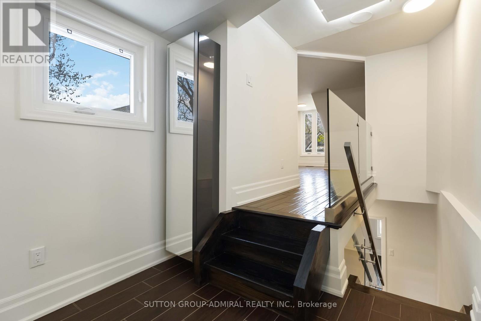 












235 BAIN AVENUE

,
Toronto (North Riverdale),




Ontario
M4K1G2

