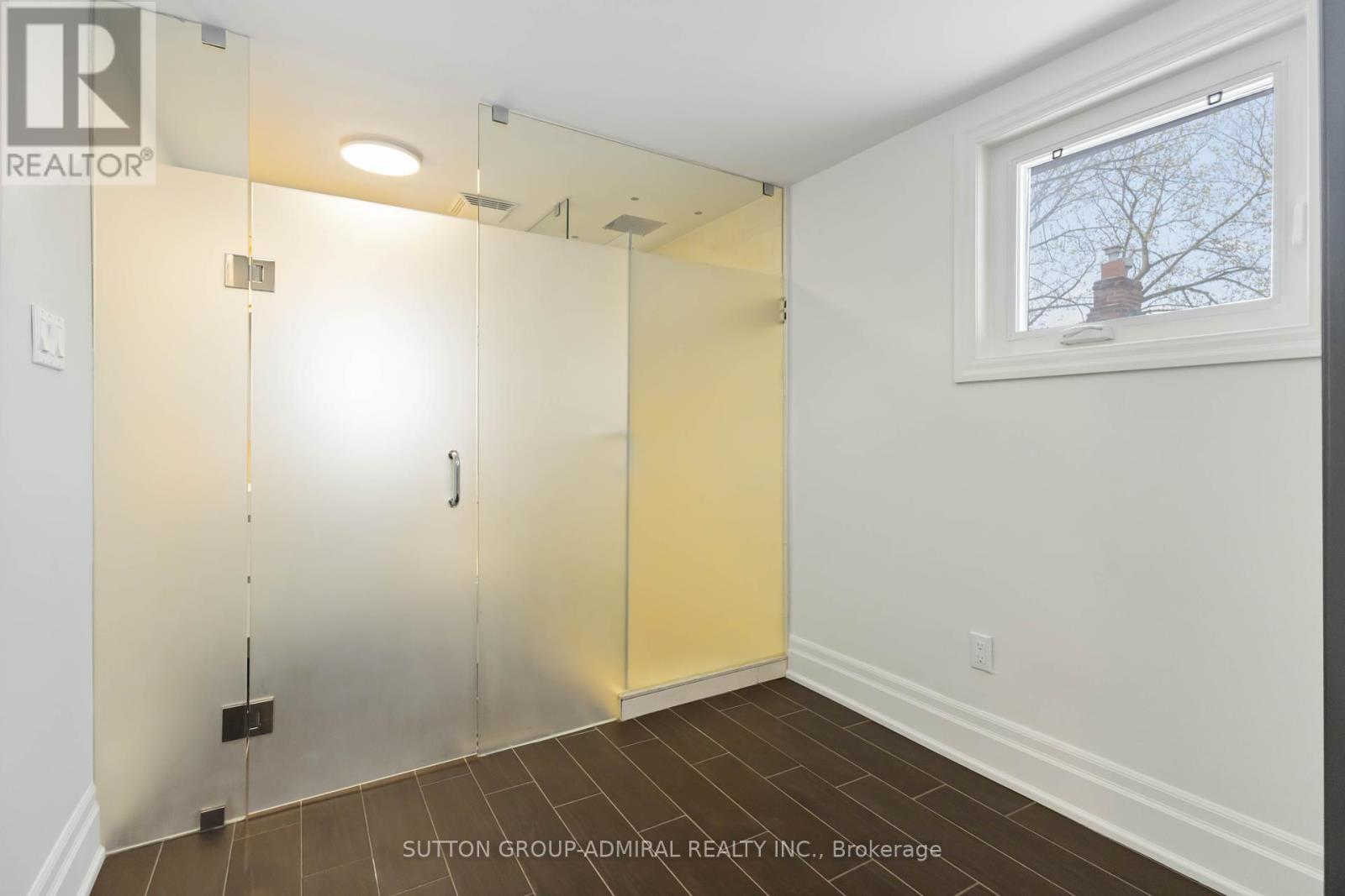 












235 BAIN AVENUE

,
Toronto (North Riverdale),




Ontario
M4K1G2


