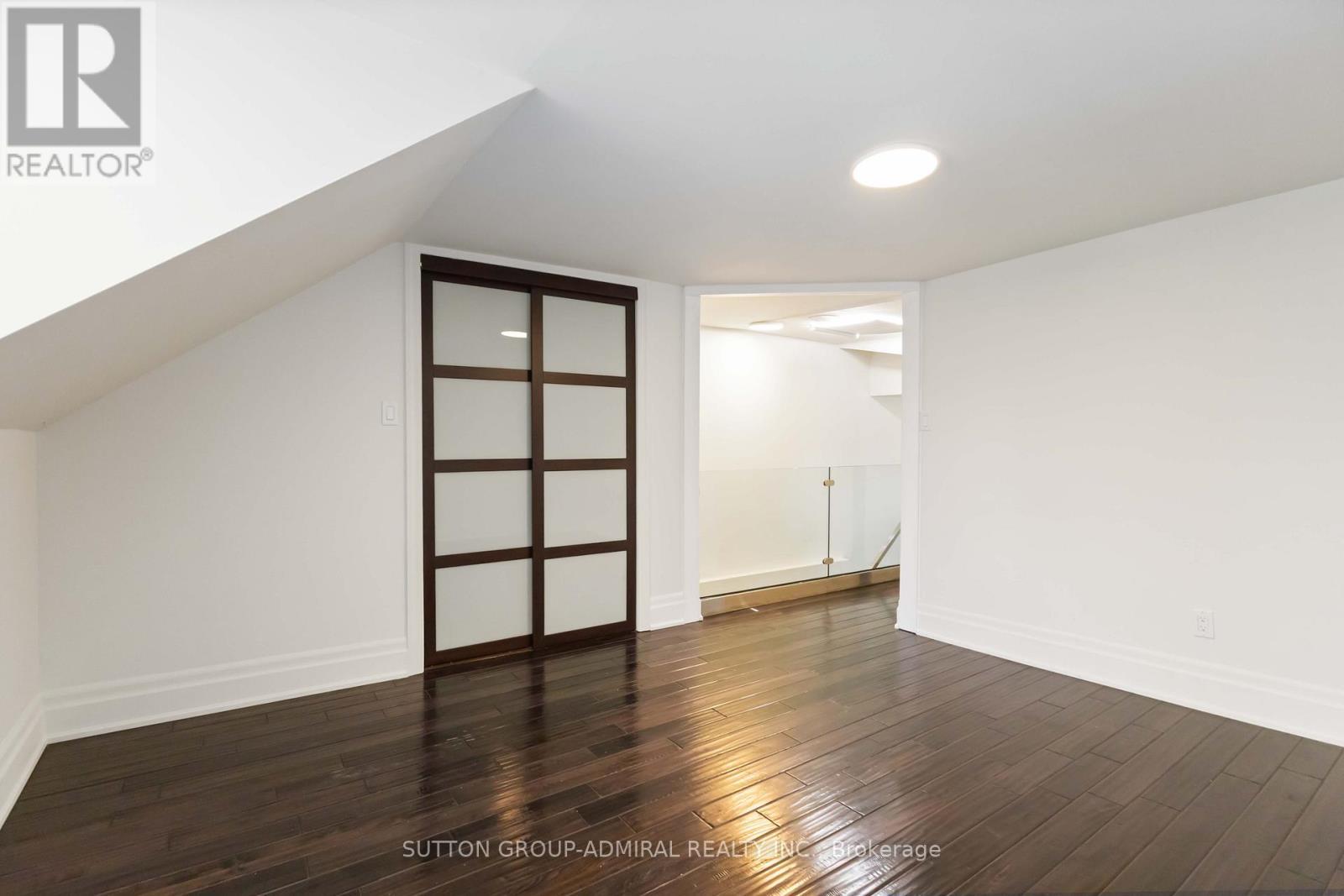 












235 BAIN AVENUE

,
Toronto (North Riverdale),




Ontario
M4K1G2

