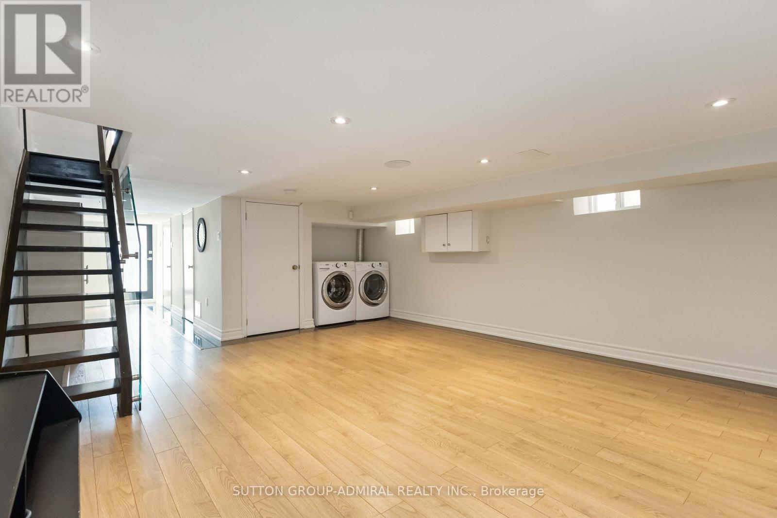 












235 BAIN AVENUE

,
Toronto (North Riverdale),




Ontario
M4K1G2

