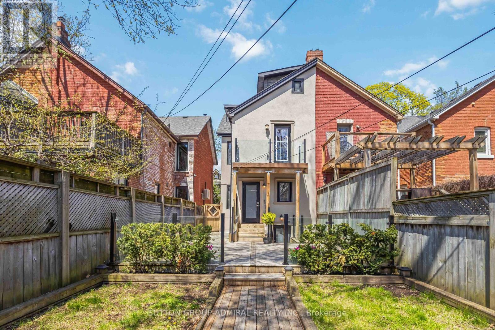 












235 BAIN AVENUE

,
Toronto (North Riverdale),




Ontario
M4K1G2

