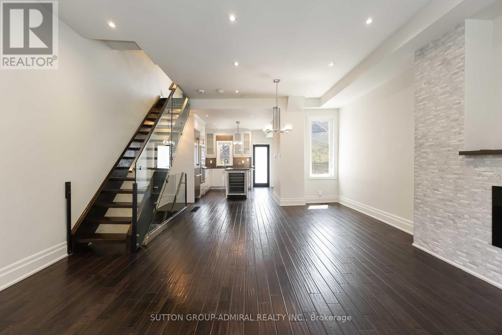 












235 BAIN AVENUE

,
Toronto (North Riverdale),




Ontario
M4K1G2

