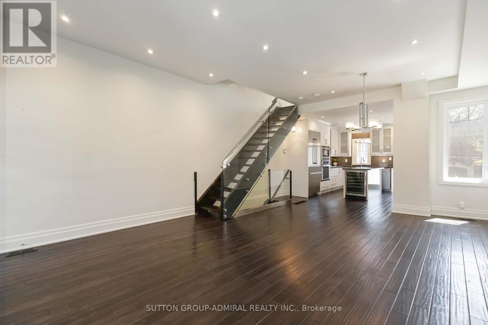 












235 BAIN AVENUE

,
Toronto (North Riverdale),




Ontario
M4K1G2

