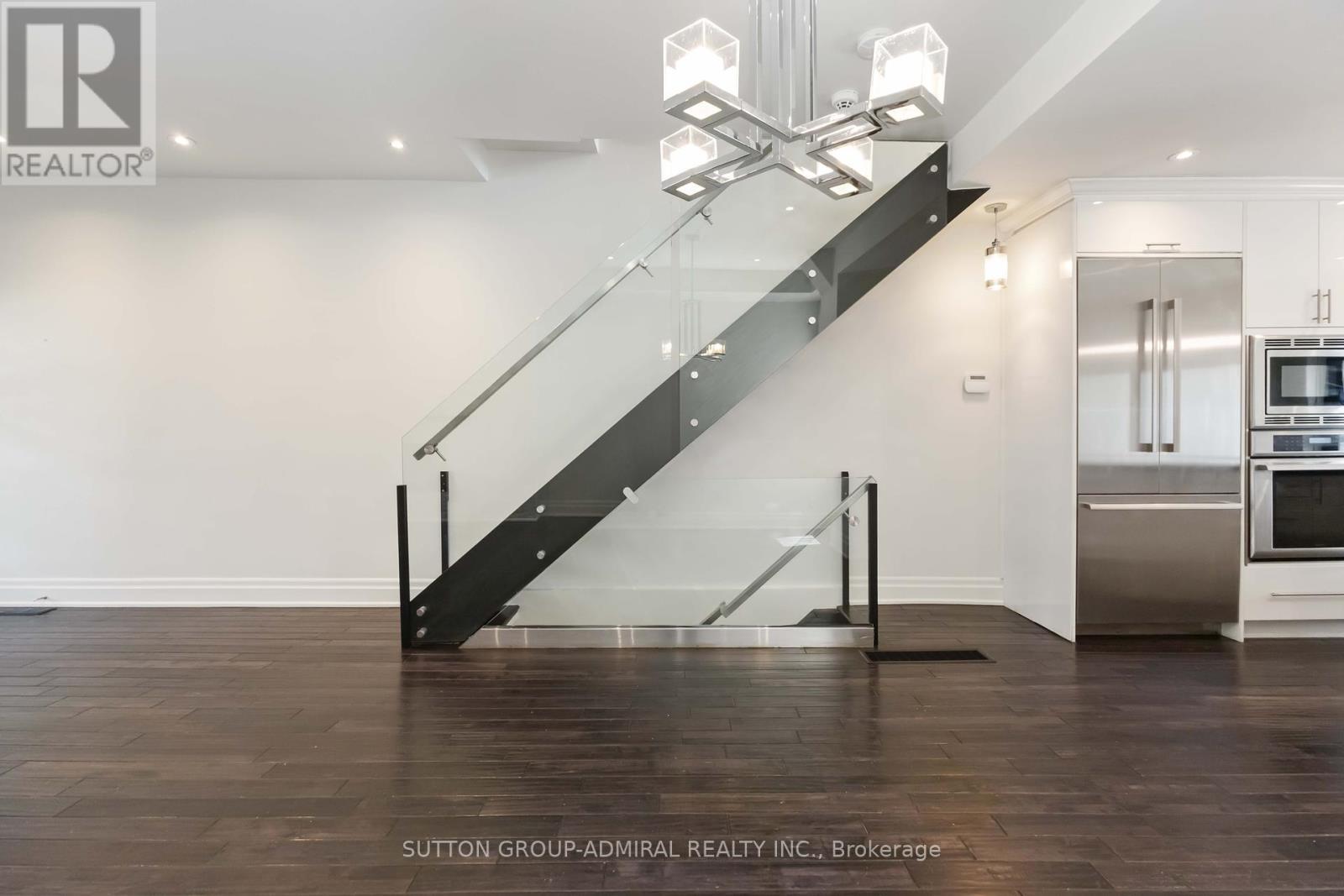












235 BAIN AVENUE

,
Toronto (North Riverdale),




Ontario
M4K1G2

