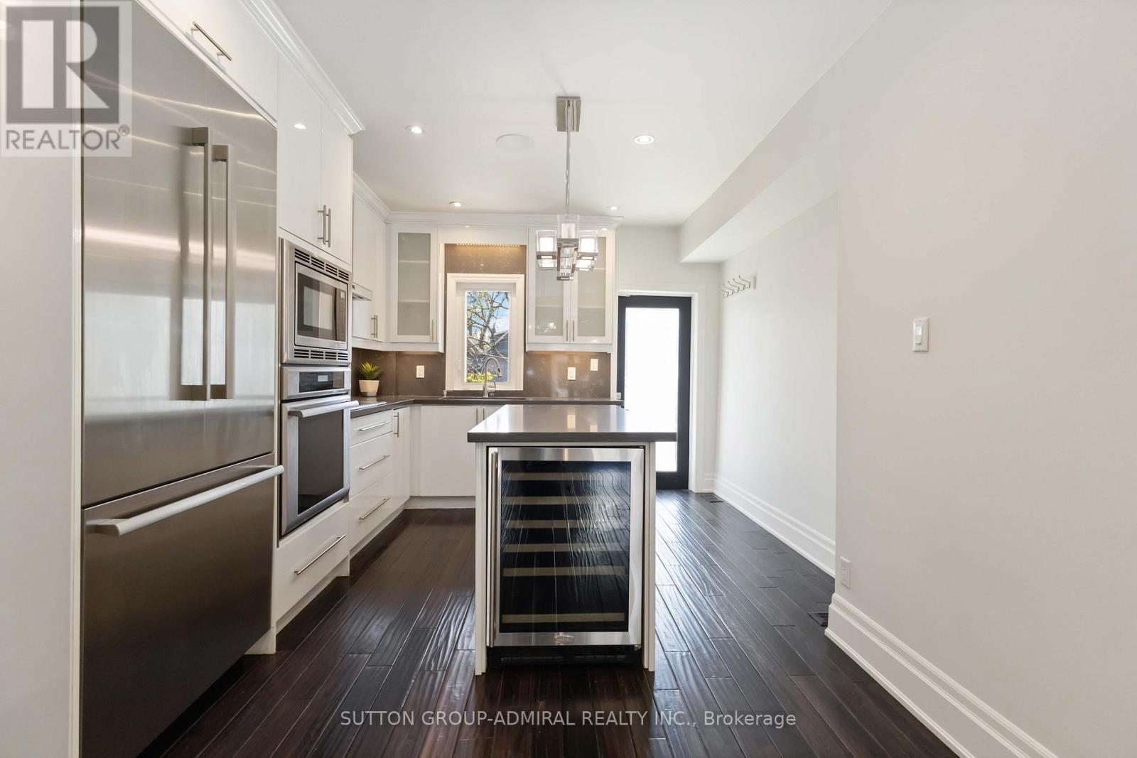 












235 BAIN AVENUE

,
Toronto (North Riverdale),




Ontario
M4K1G2


