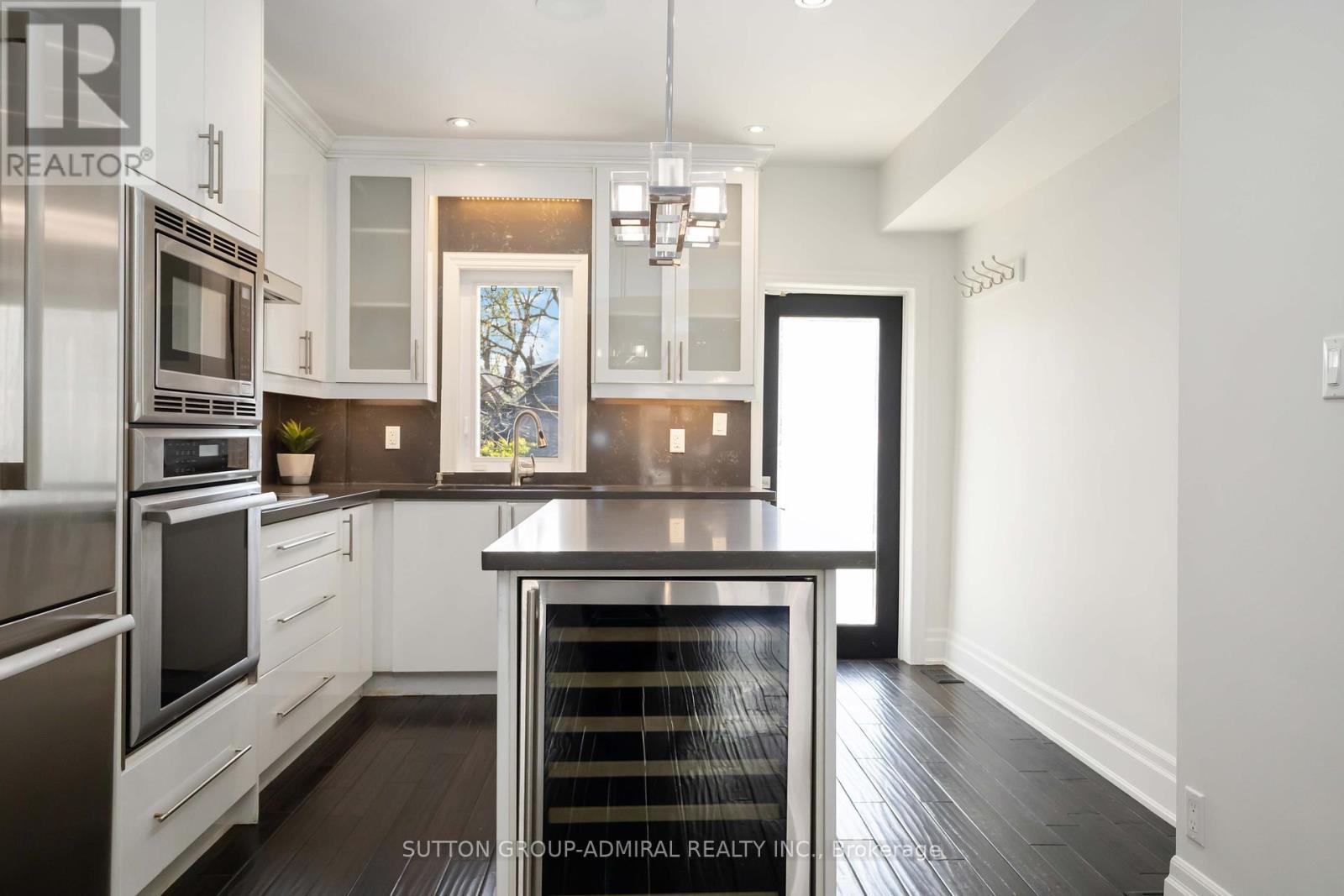 












235 BAIN AVENUE

,
Toronto (North Riverdale),




Ontario
M4K1G2


