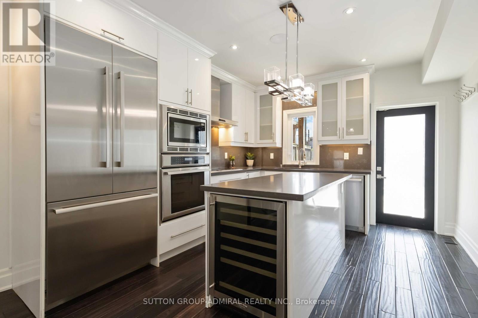 












235 BAIN AVENUE

,
Toronto (North Riverdale),




Ontario
M4K1G2

