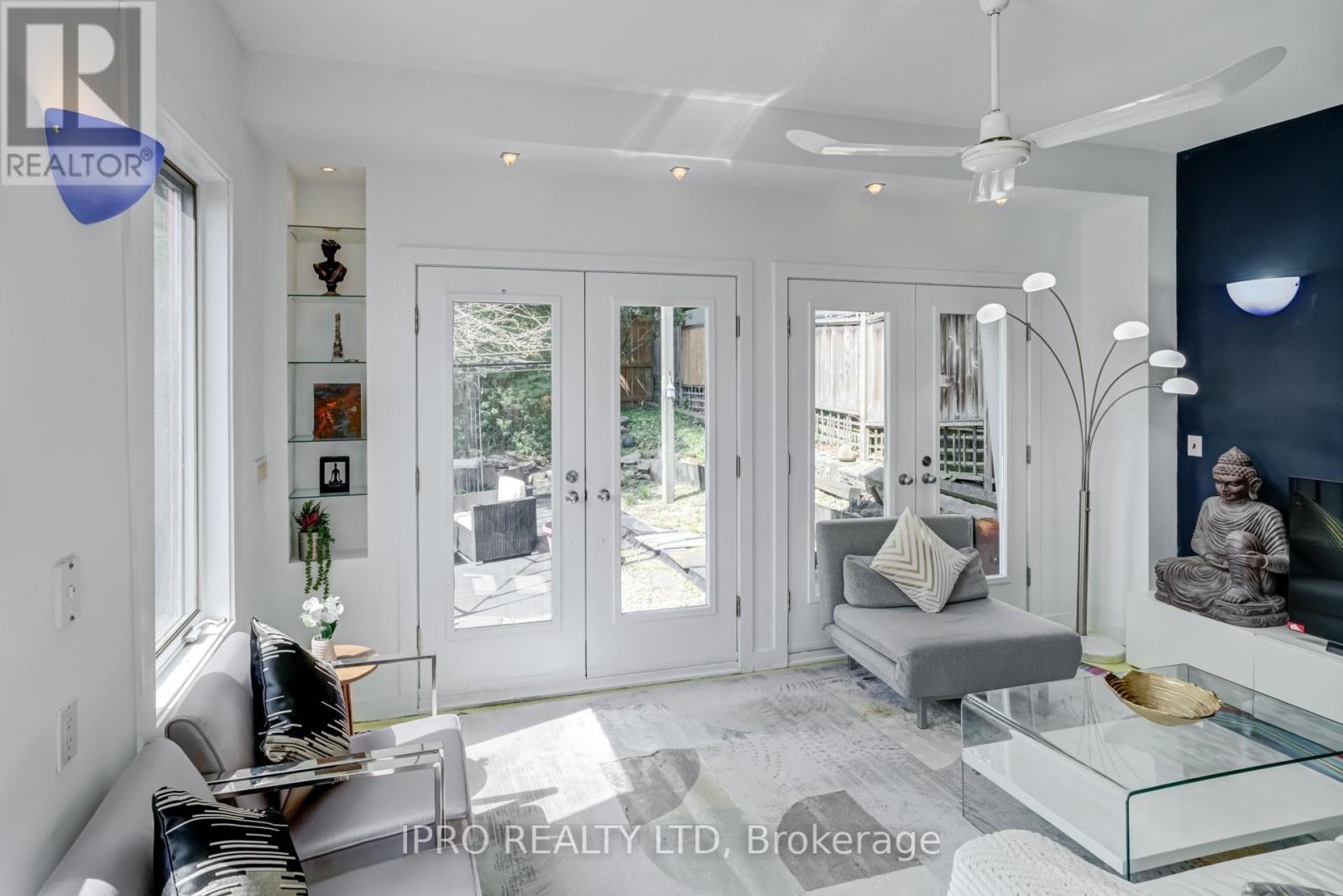 












84 BOULTBEE AVENUE

,
Toronto (Blake-Jones),




Ontario
M4J1B3

