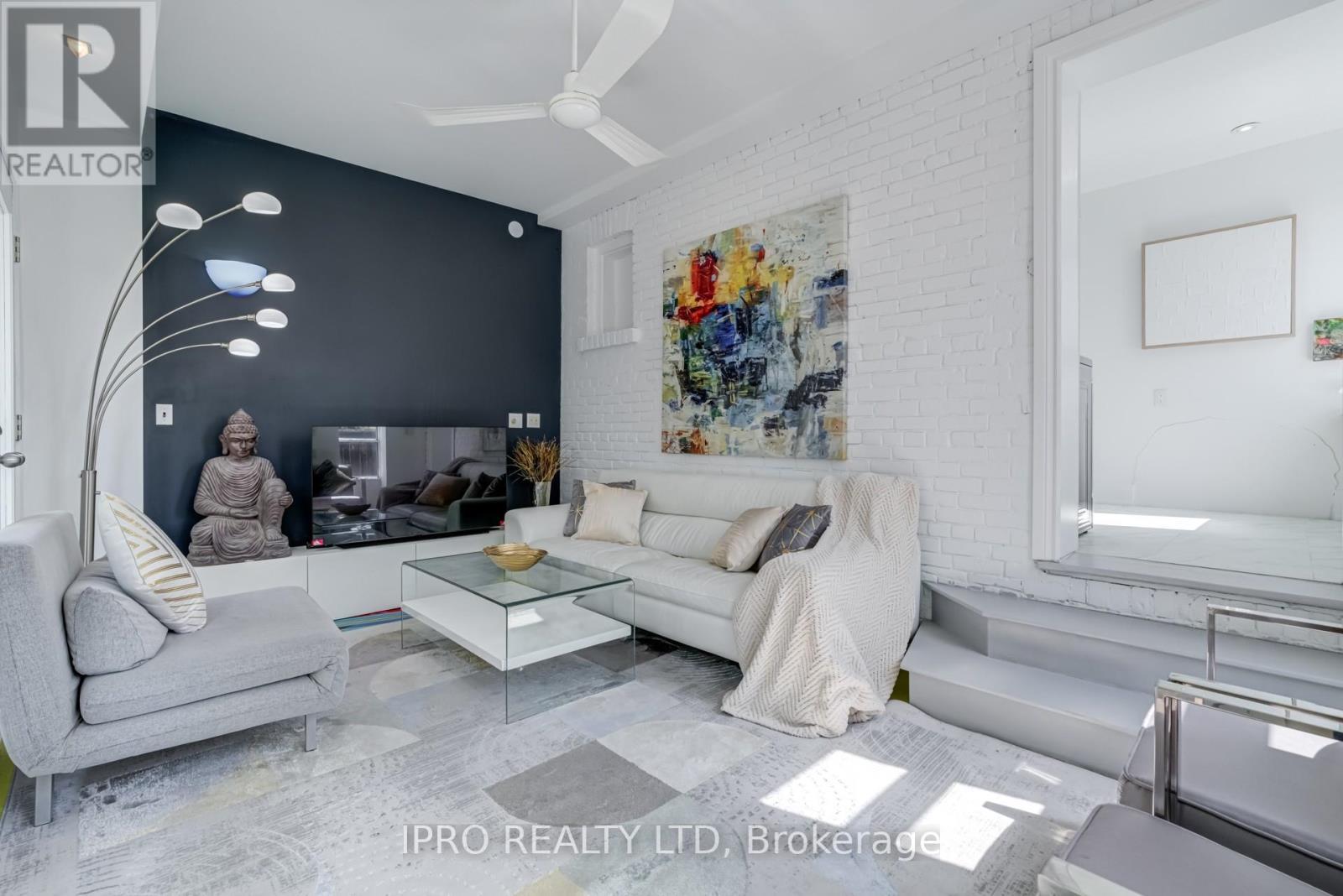 












84 BOULTBEE AVENUE

,
Toronto (Blake-Jones),




Ontario
M4J1B3

