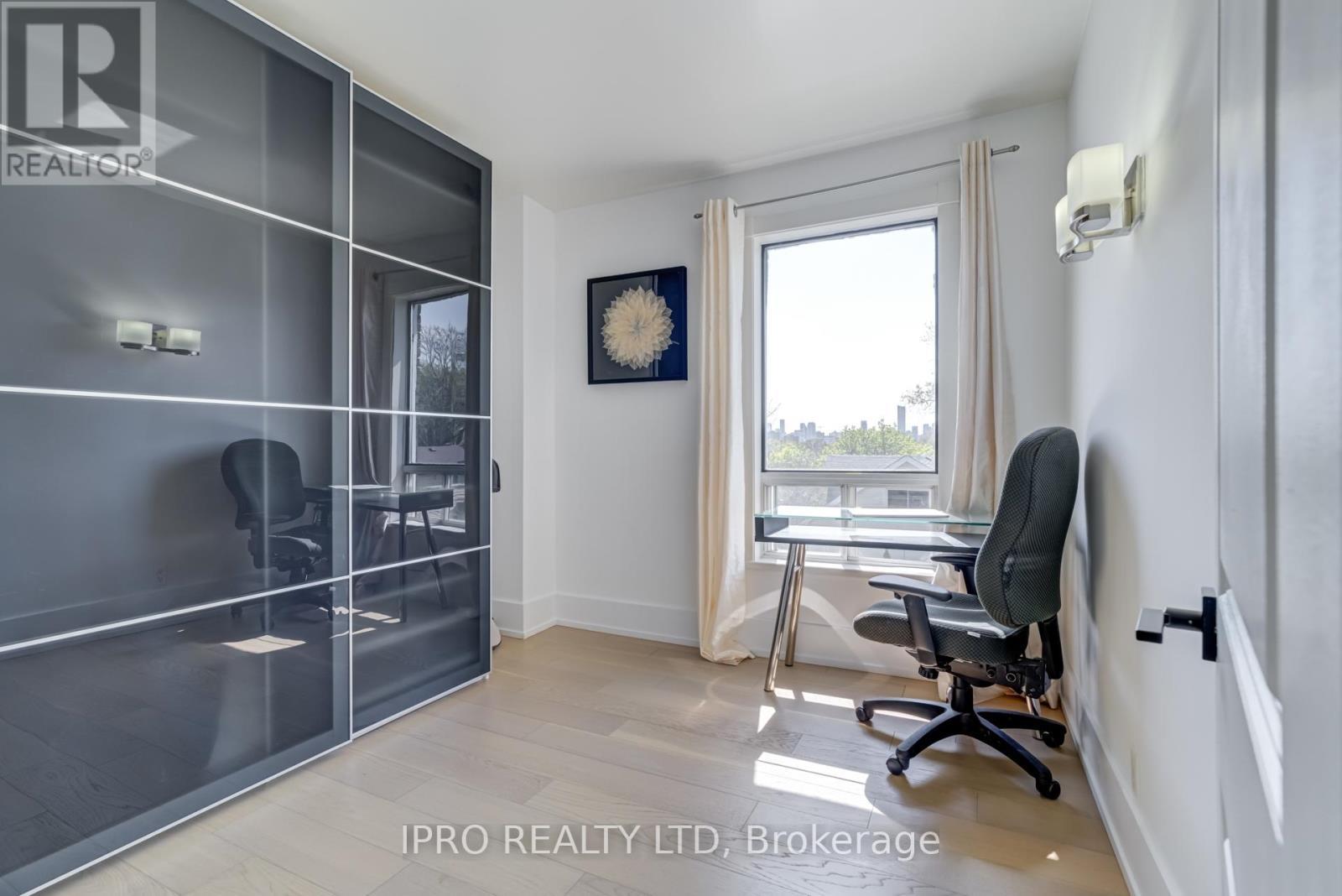 












84 BOULTBEE AVENUE

,
Toronto (Blake-Jones),




Ontario
M4J1B3

