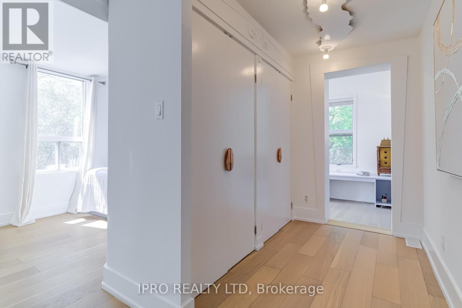 












84 BOULTBEE AVENUE

,
Toronto (Blake-Jones),




Ontario
M4J1B3

