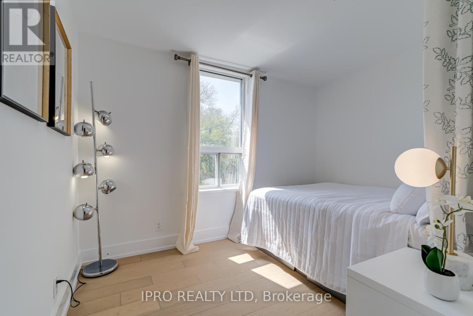 












84 BOULTBEE AVENUE

,
Toronto (Blake-Jones),




Ontario
M4J1B3

