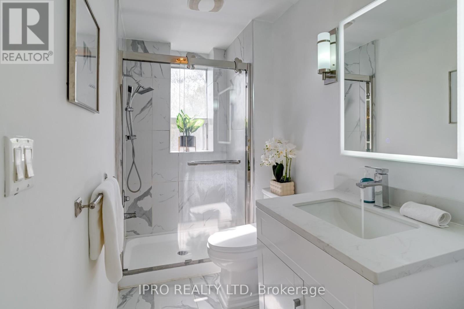 












84 BOULTBEE AVENUE

,
Toronto (Blake-Jones),




Ontario
M4J1B3

