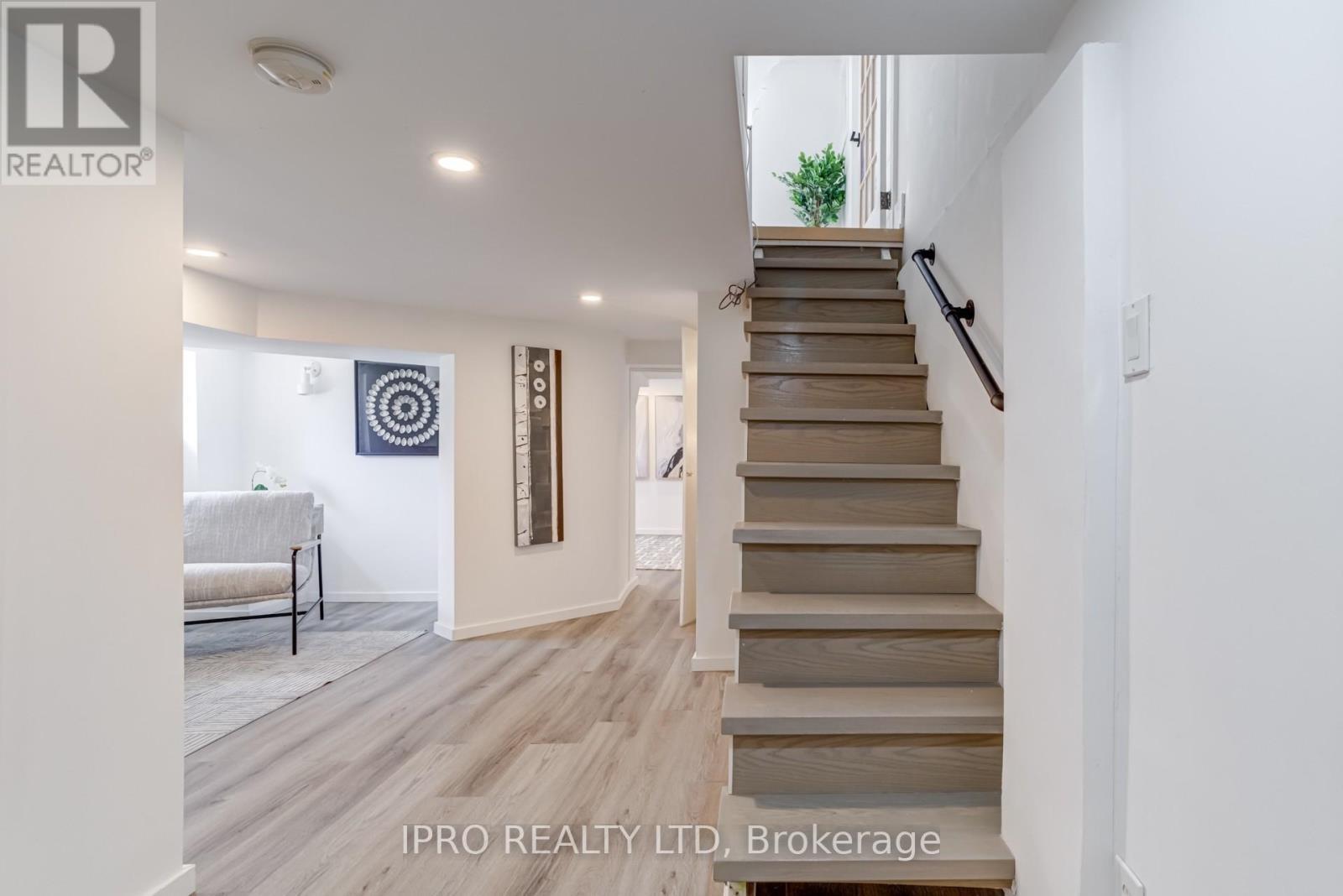 












84 BOULTBEE AVENUE

,
Toronto (Blake-Jones),




Ontario
M4J1B3

