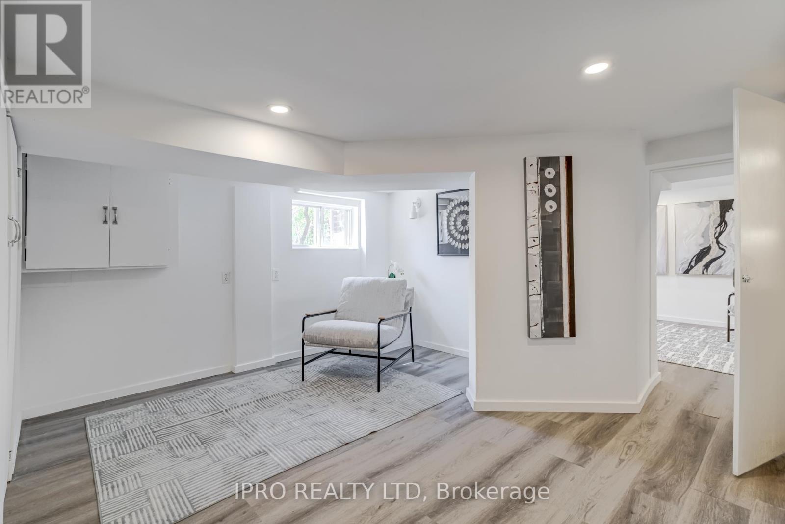 












84 BOULTBEE AVENUE

,
Toronto (Blake-Jones),




Ontario
M4J1B3

