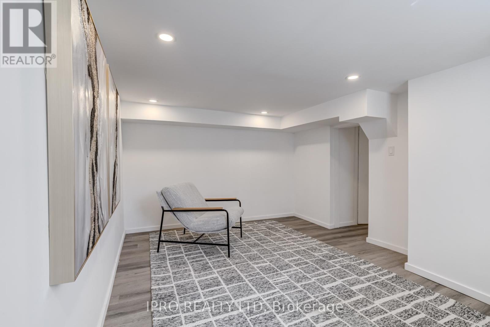 












84 BOULTBEE AVENUE

,
Toronto (Blake-Jones),




Ontario
M4J1B3

