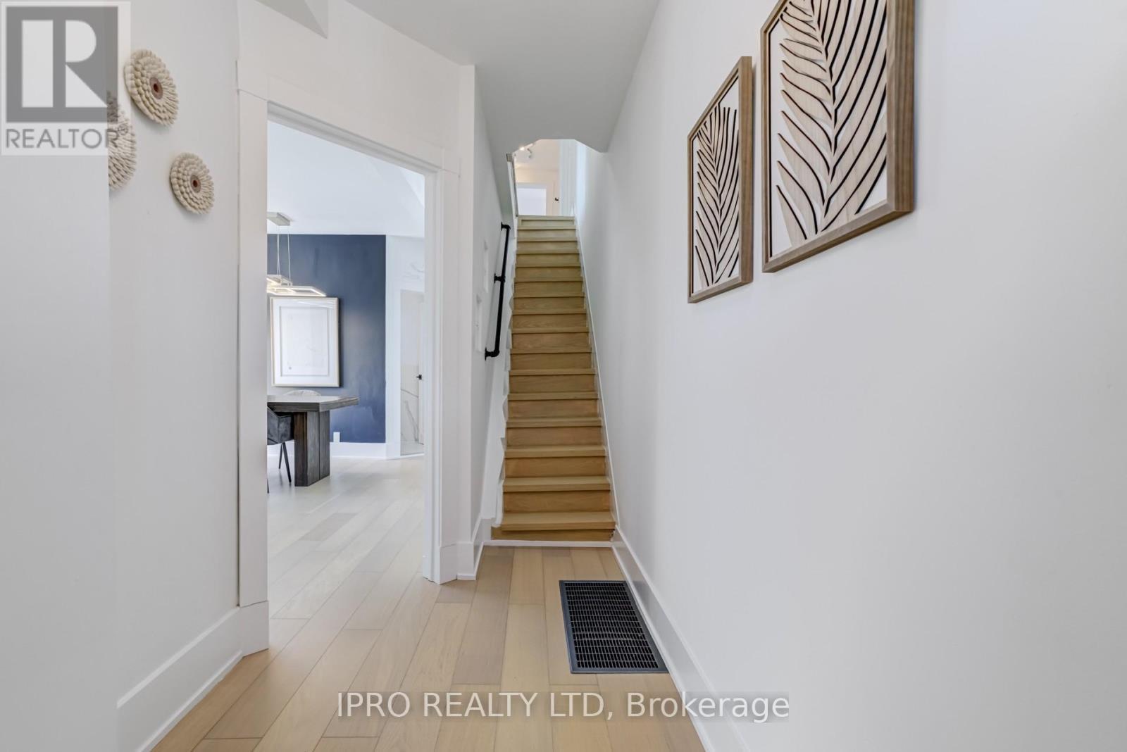 












84 BOULTBEE AVENUE

,
Toronto (Blake-Jones),




Ontario
M4J1B3

