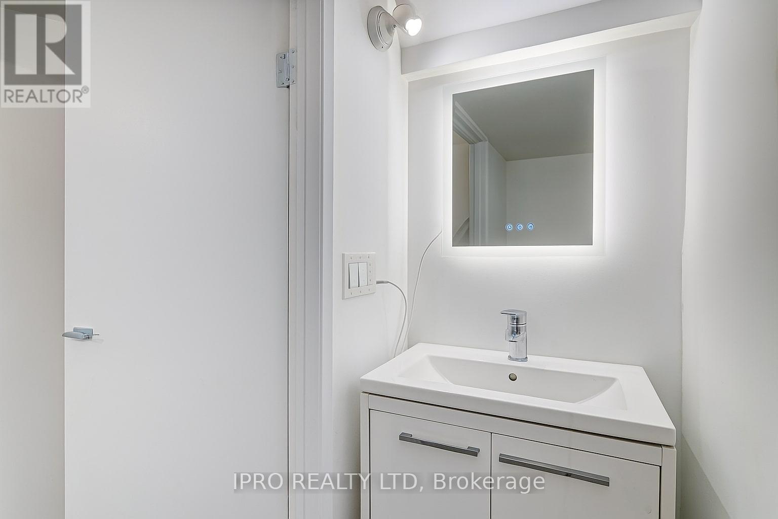 












84 BOULTBEE AVENUE

,
Toronto (Blake-Jones),




Ontario
M4J1B3

