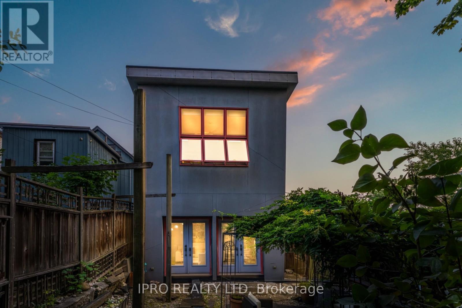 












84 BOULTBEE AVENUE

,
Toronto (Blake-Jones),




Ontario
M4J1B3

