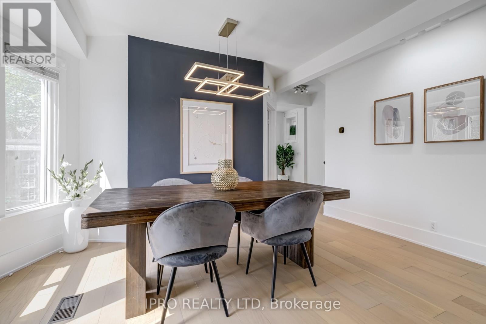 












84 BOULTBEE AVENUE

,
Toronto (Blake-Jones),




Ontario
M4J1B3

