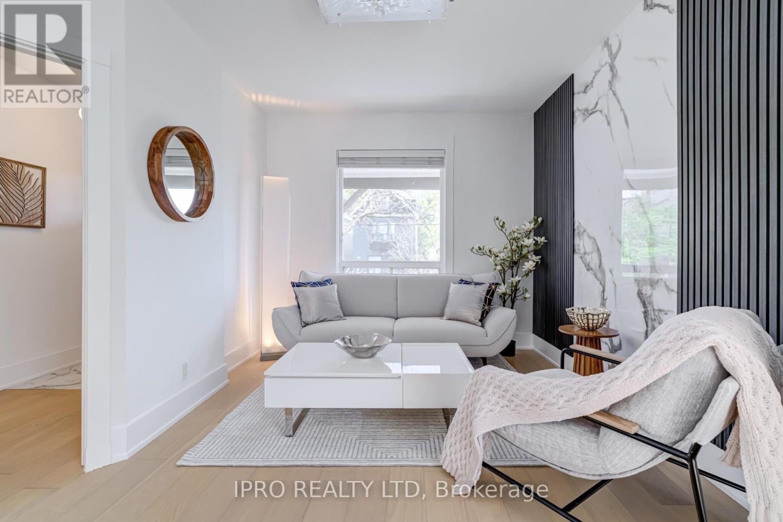 












84 BOULTBEE AVENUE

,
Toronto (Blake-Jones),




Ontario
M4J1B3

