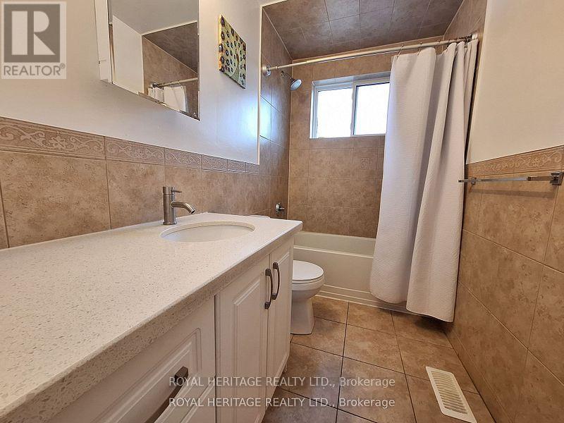 












1355 POPRAD AVENUE

,
Pickering (Bay Ridges),




Ontario
L1W1L2

