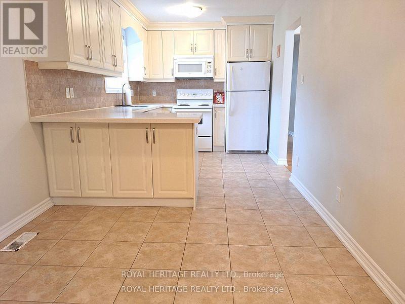 












1355 POPRAD AVENUE

,
Pickering (Bay Ridges),




Ontario
L1W1L2

