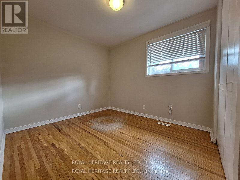 












1355 POPRAD AVENUE

,
Pickering (Bay Ridges),




Ontario
L1W1L2


