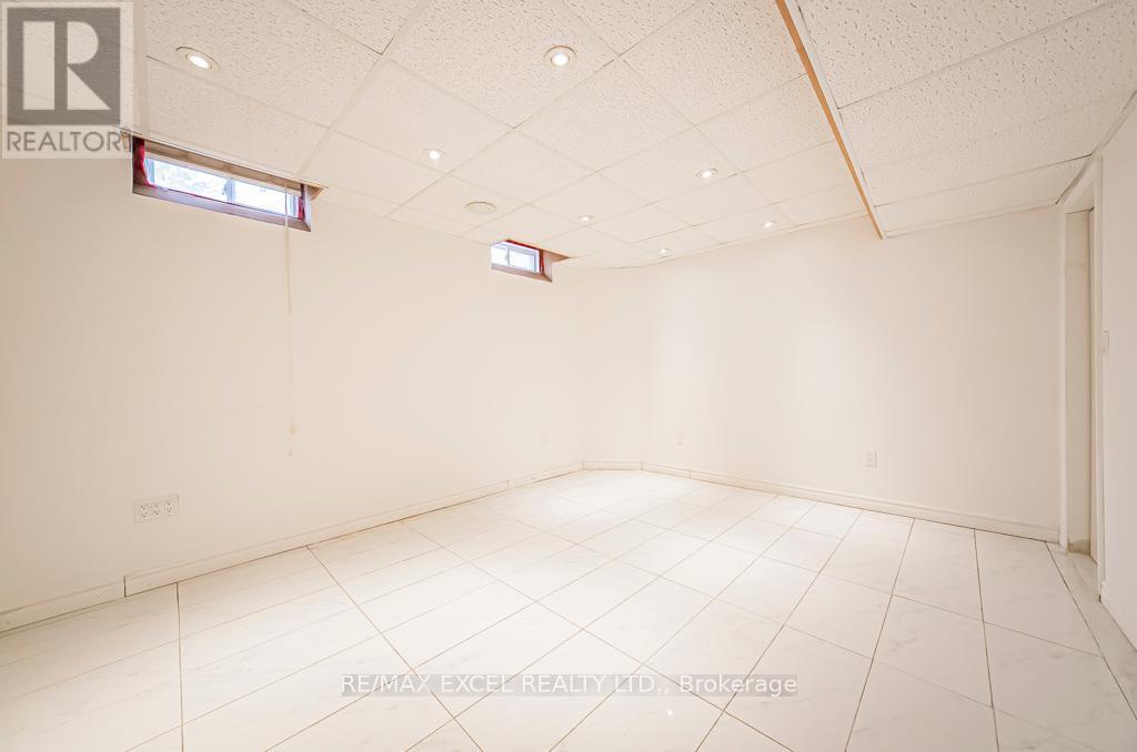 












3 HEADON AVENUE

,
Ajax (Central East),




Ontario
L1Z1R4

