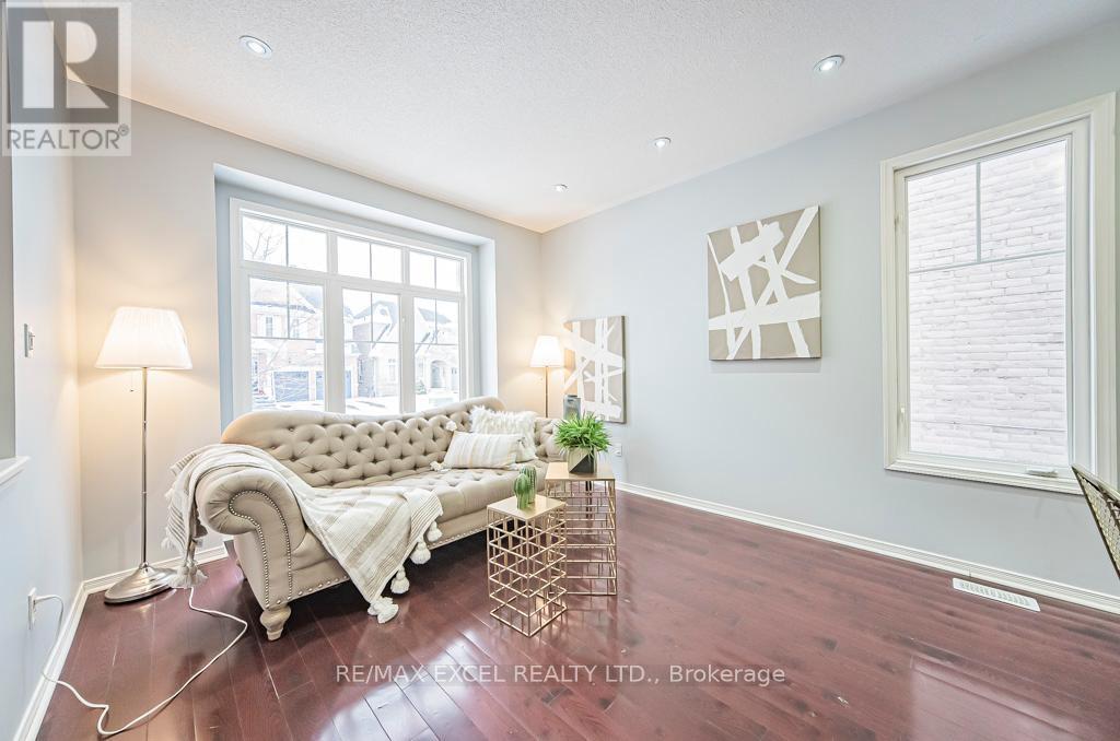 












3 HEADON AVENUE

,
Ajax (Central East),




Ontario
L1Z1R4

