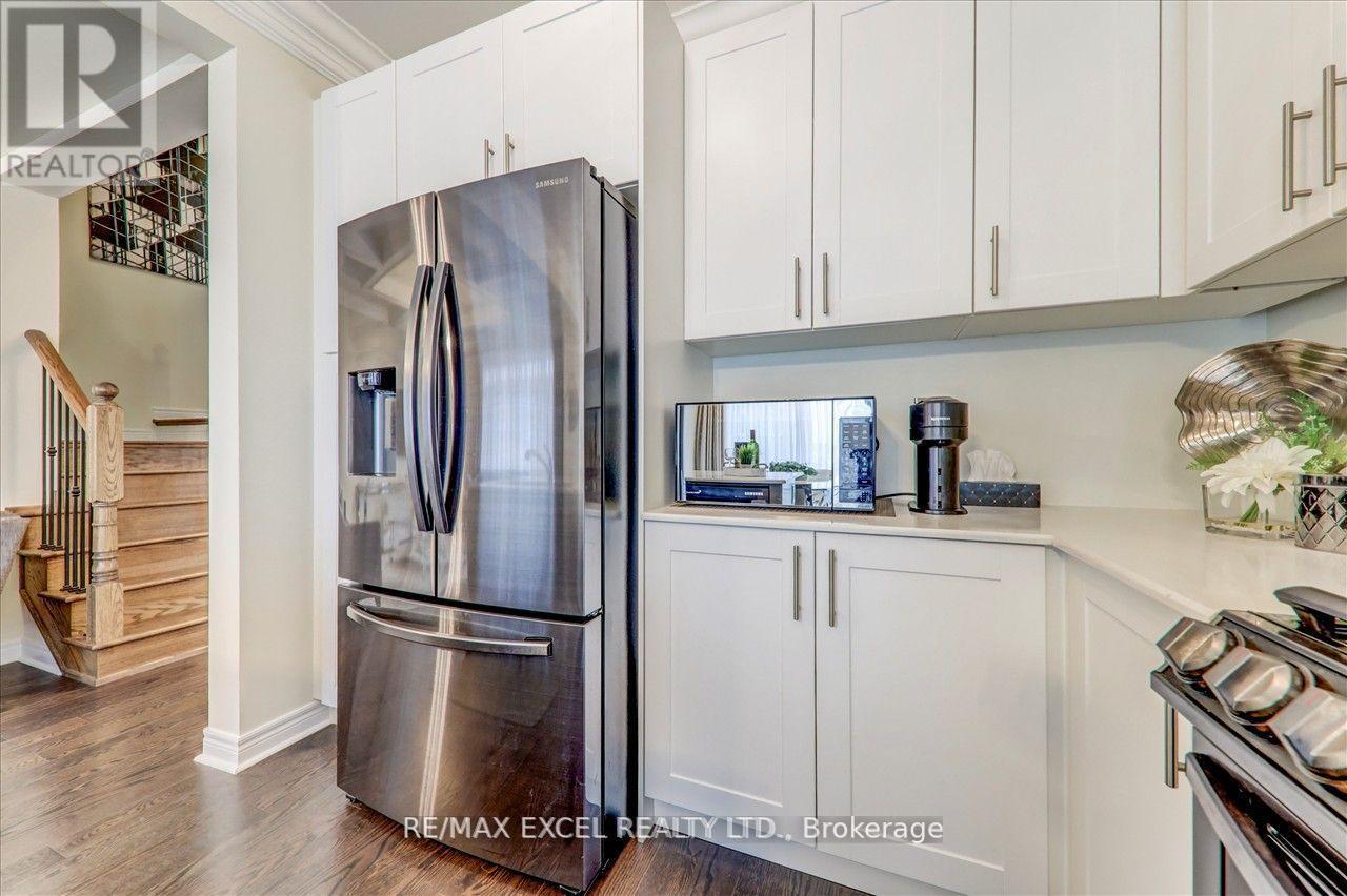 












1063 SKYRIDGE BOULEVARD

,
Pickering,




Ontario
L1X0G5

