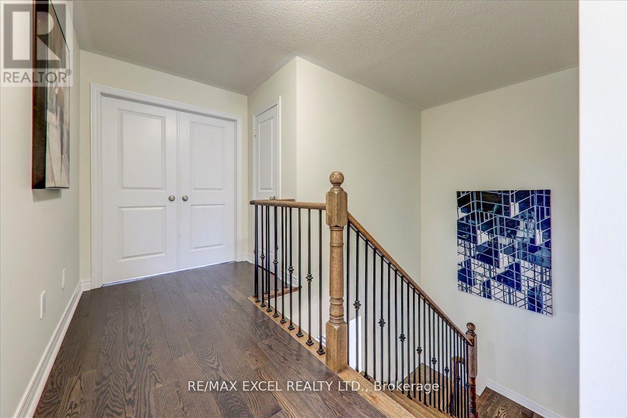












1063 SKYRIDGE BOULEVARD

,
Pickering,




Ontario
L1X0G5

