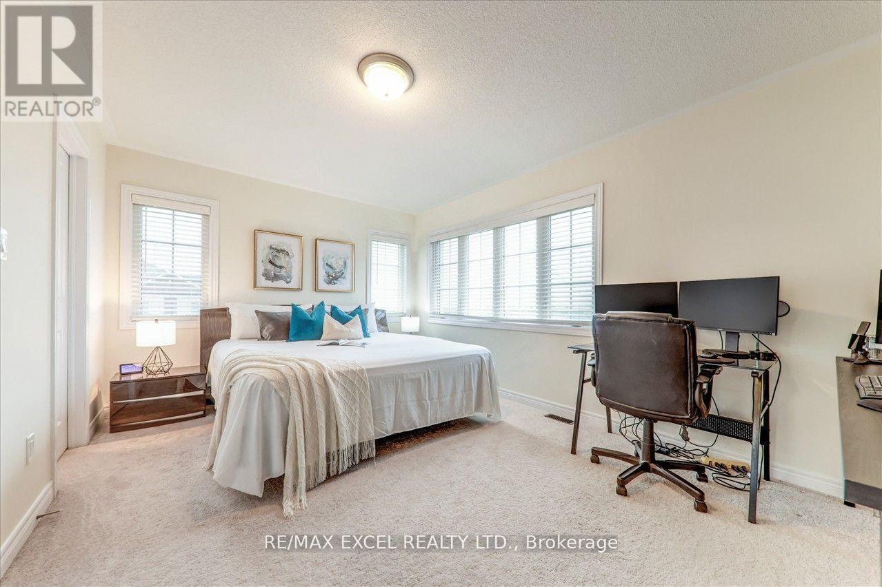 












1063 SKYRIDGE BOULEVARD

,
Pickering,




Ontario
L1X0G5

