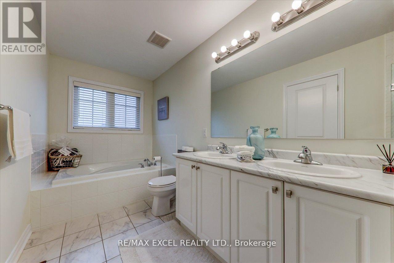 












1063 SKYRIDGE BOULEVARD

,
Pickering,




Ontario
L1X0G5

