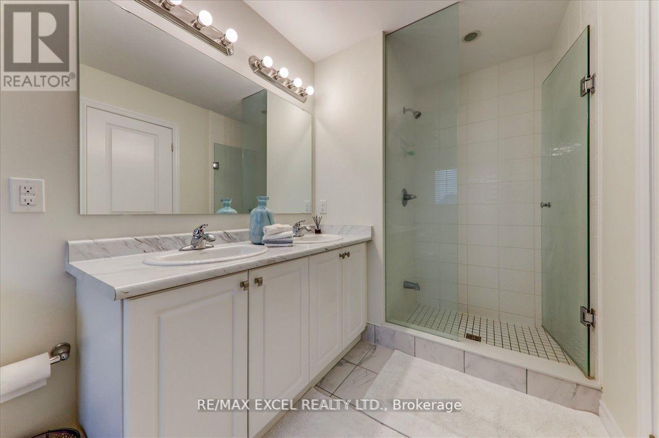 












1063 SKYRIDGE BOULEVARD

,
Pickering,




Ontario
L1X0G5

