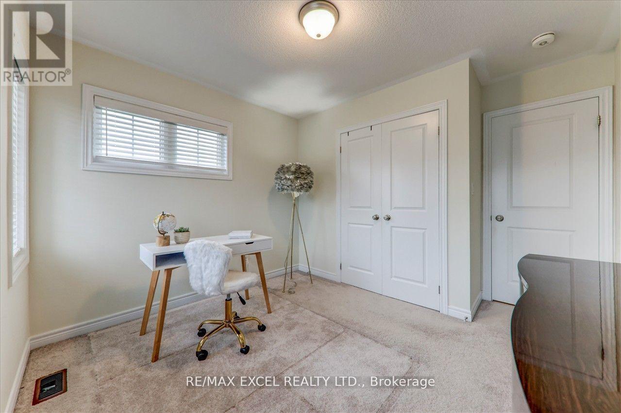 












1063 SKYRIDGE BOULEVARD

,
Pickering,




Ontario
L1X0G5

