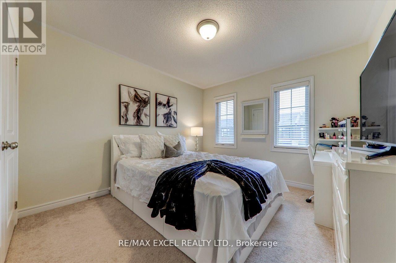 












1063 SKYRIDGE BOULEVARD

,
Pickering,




Ontario
L1X0G5


