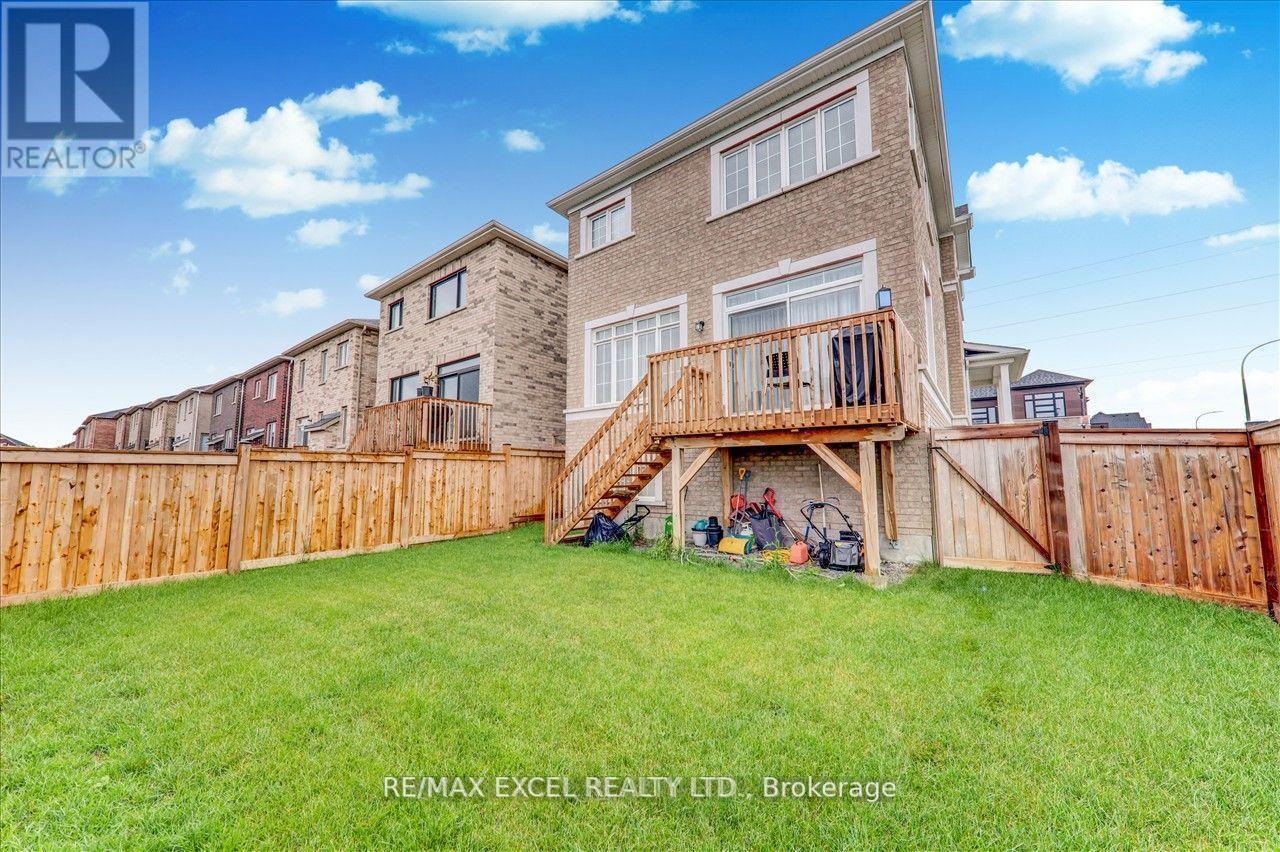 












1063 SKYRIDGE BOULEVARD

,
Pickering,




Ontario
L1X0G5

