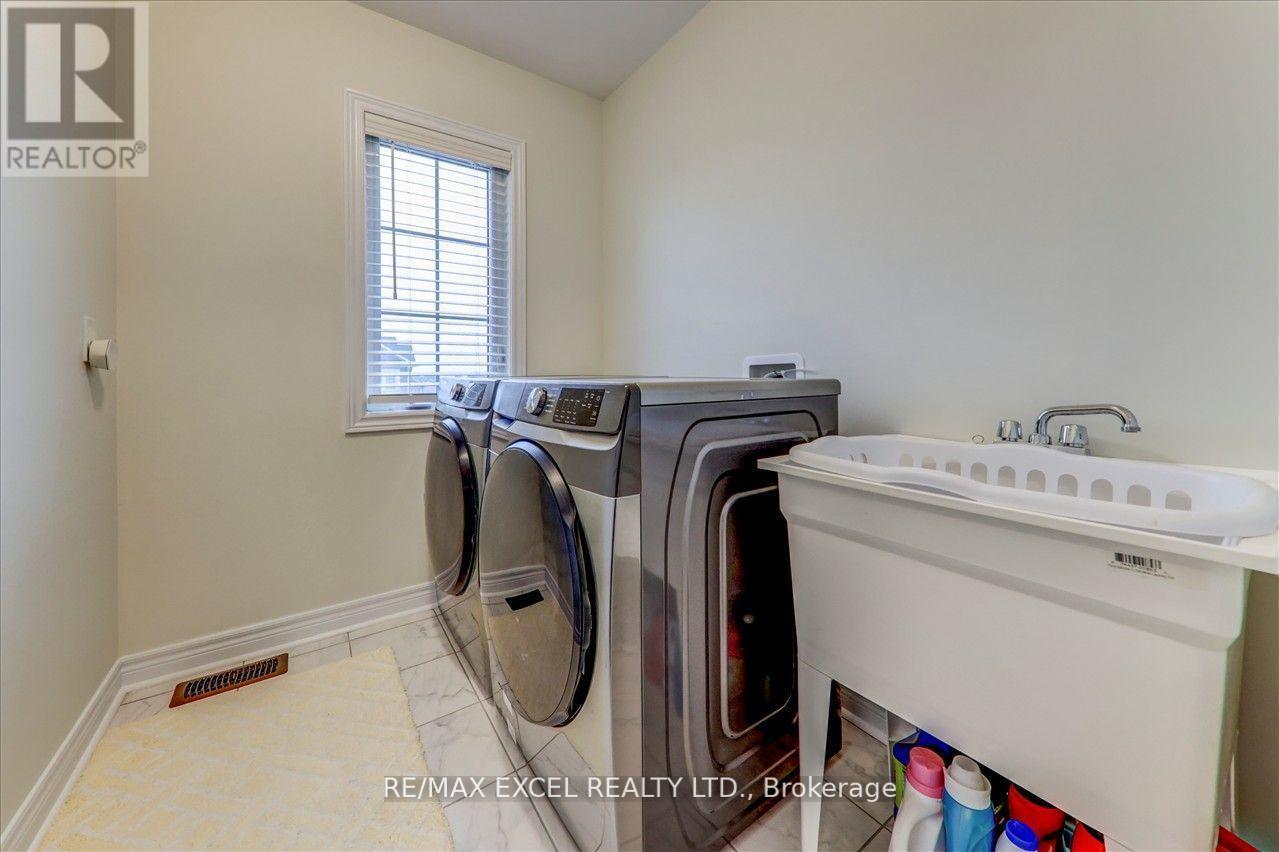 












1063 SKYRIDGE BOULEVARD

,
Pickering,




Ontario
L1X0G5

