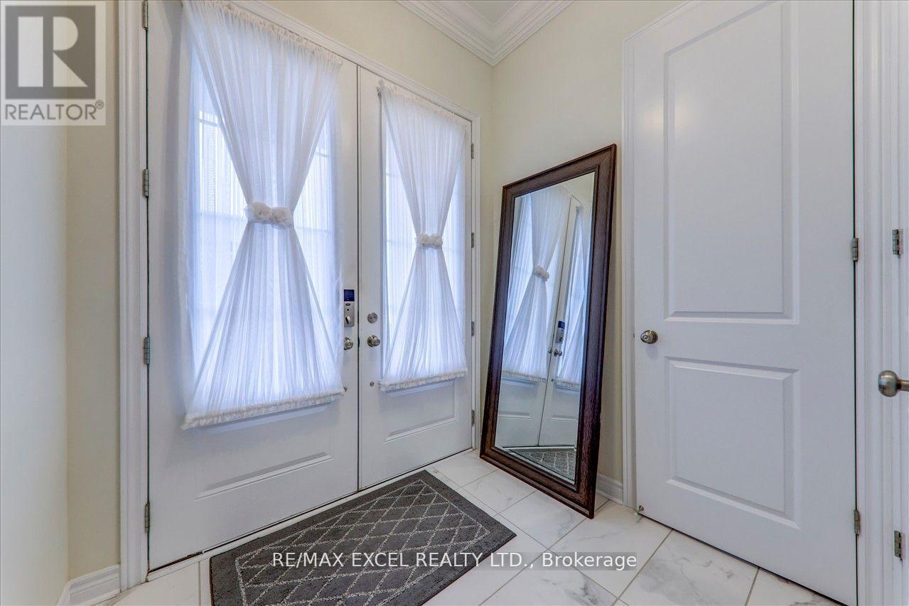 












1063 SKYRIDGE BOULEVARD

,
Pickering,




Ontario
L1X0G5

