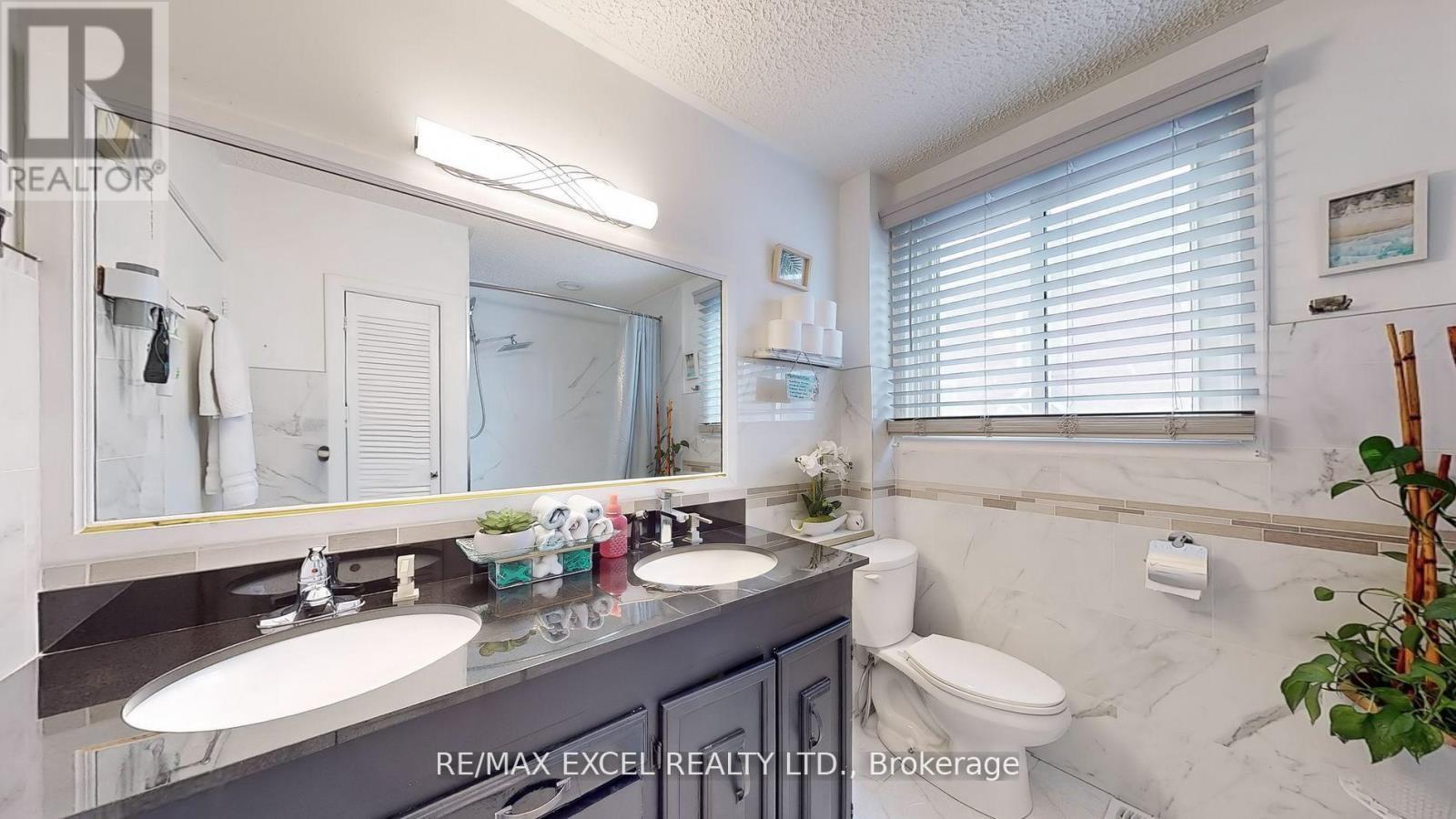 












230 ROXBOROUGH AVENUE

,
Oshawa (O'Neill),




Ontario
L1G5W9


