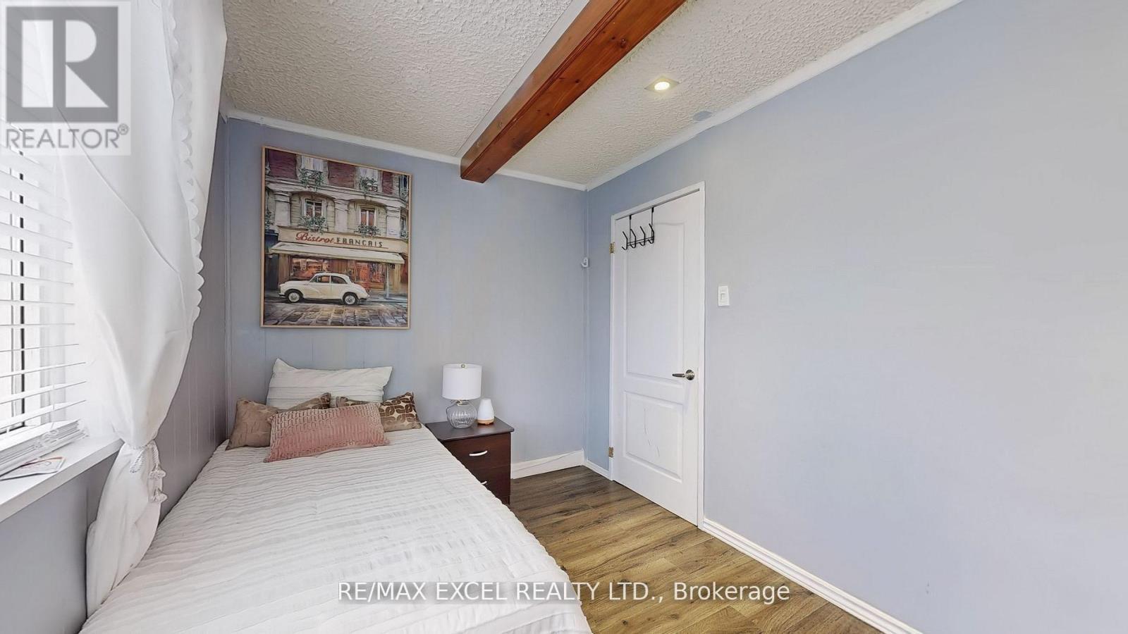 












230 ROXBOROUGH AVENUE

,
Oshawa (O'Neill),




Ontario
L1G5W9

