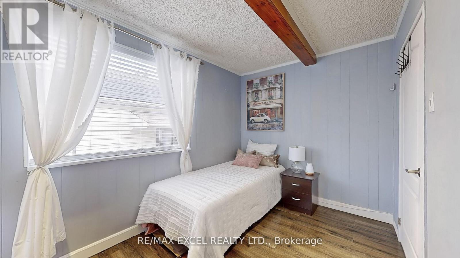 












230 ROXBOROUGH AVENUE

,
Oshawa (O'Neill),




Ontario
L1G5W9

