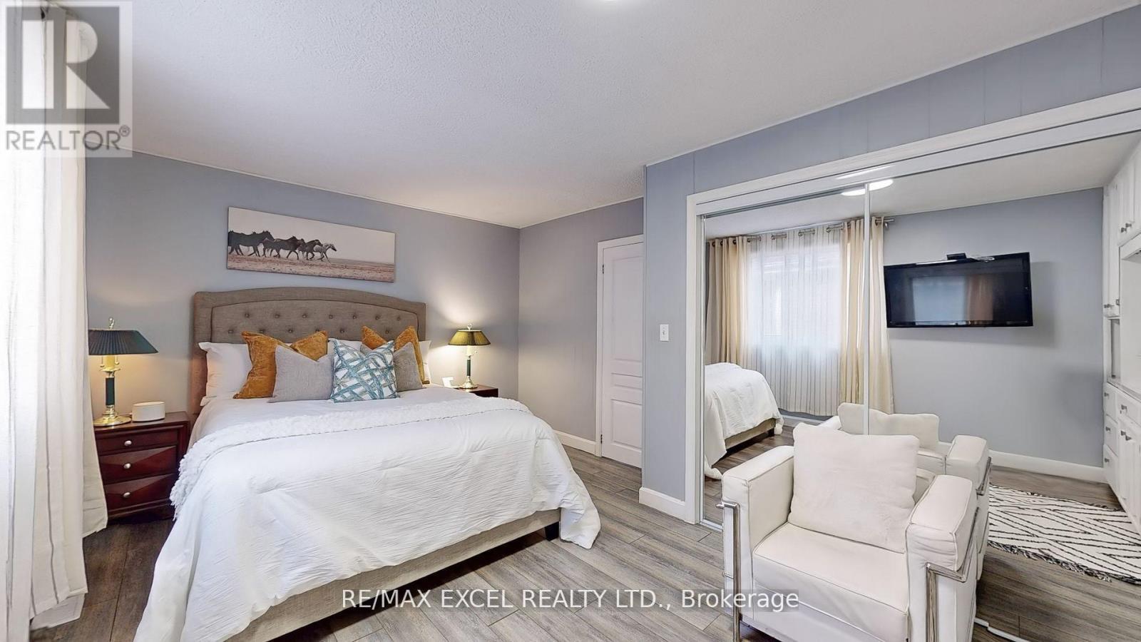












230 ROXBOROUGH AVENUE

,
Oshawa (O'Neill),




Ontario
L1G5W9

