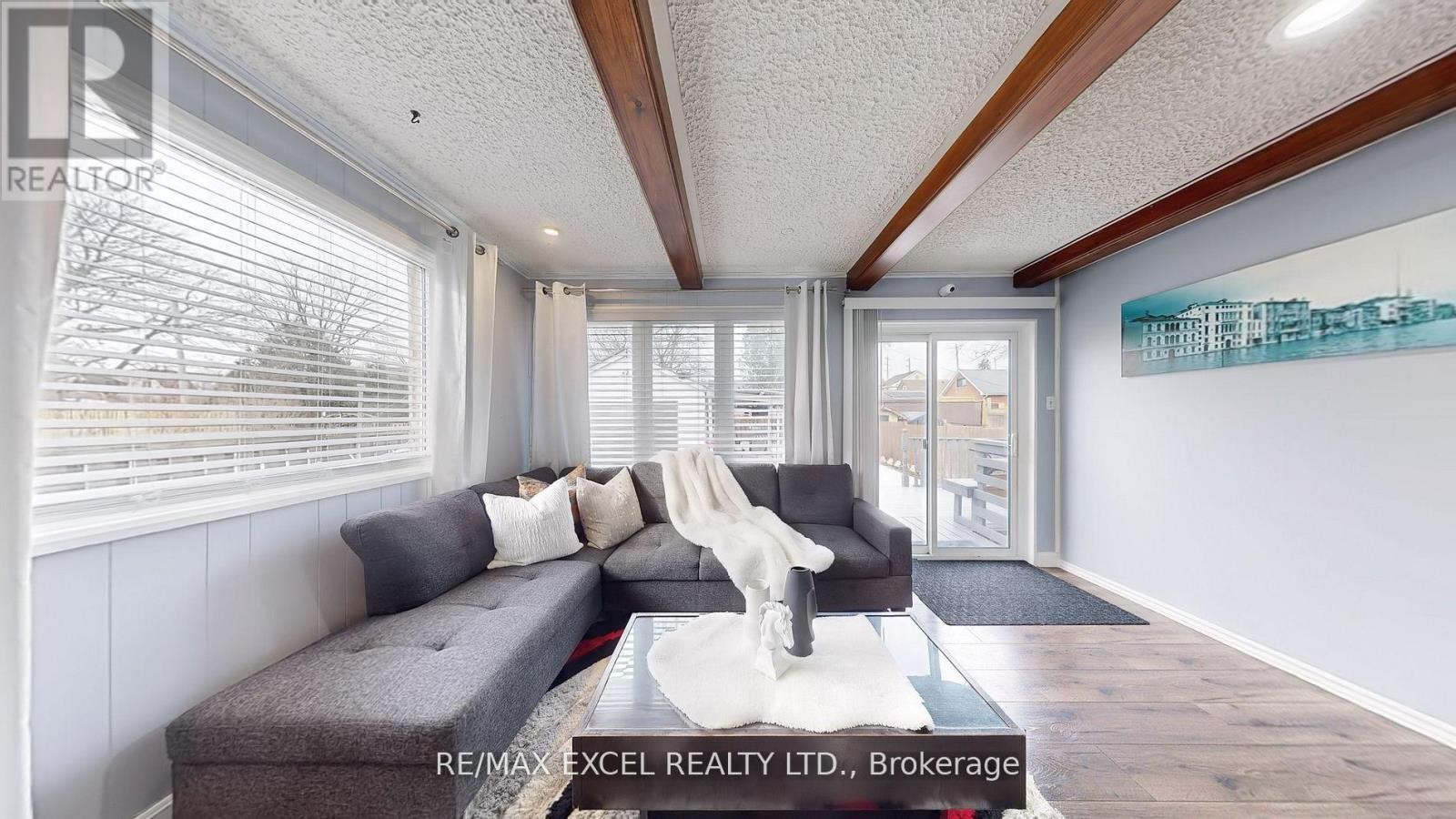 












230 ROXBOROUGH AVENUE

,
Oshawa (O'Neill),




Ontario
L1G5W9

