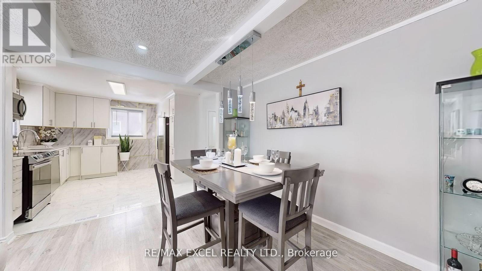 












230 ROXBOROUGH AVENUE

,
Oshawa (O'Neill),




Ontario
L1G5W9

