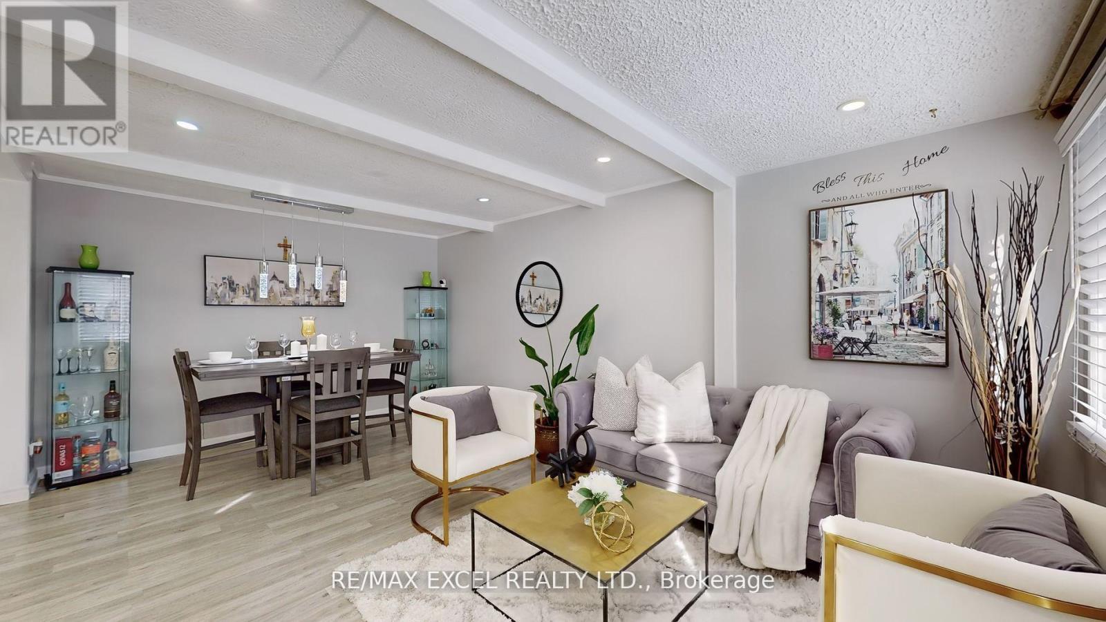 












230 ROXBOROUGH AVENUE

,
Oshawa (O'Neill),




Ontario
L1G5W9

