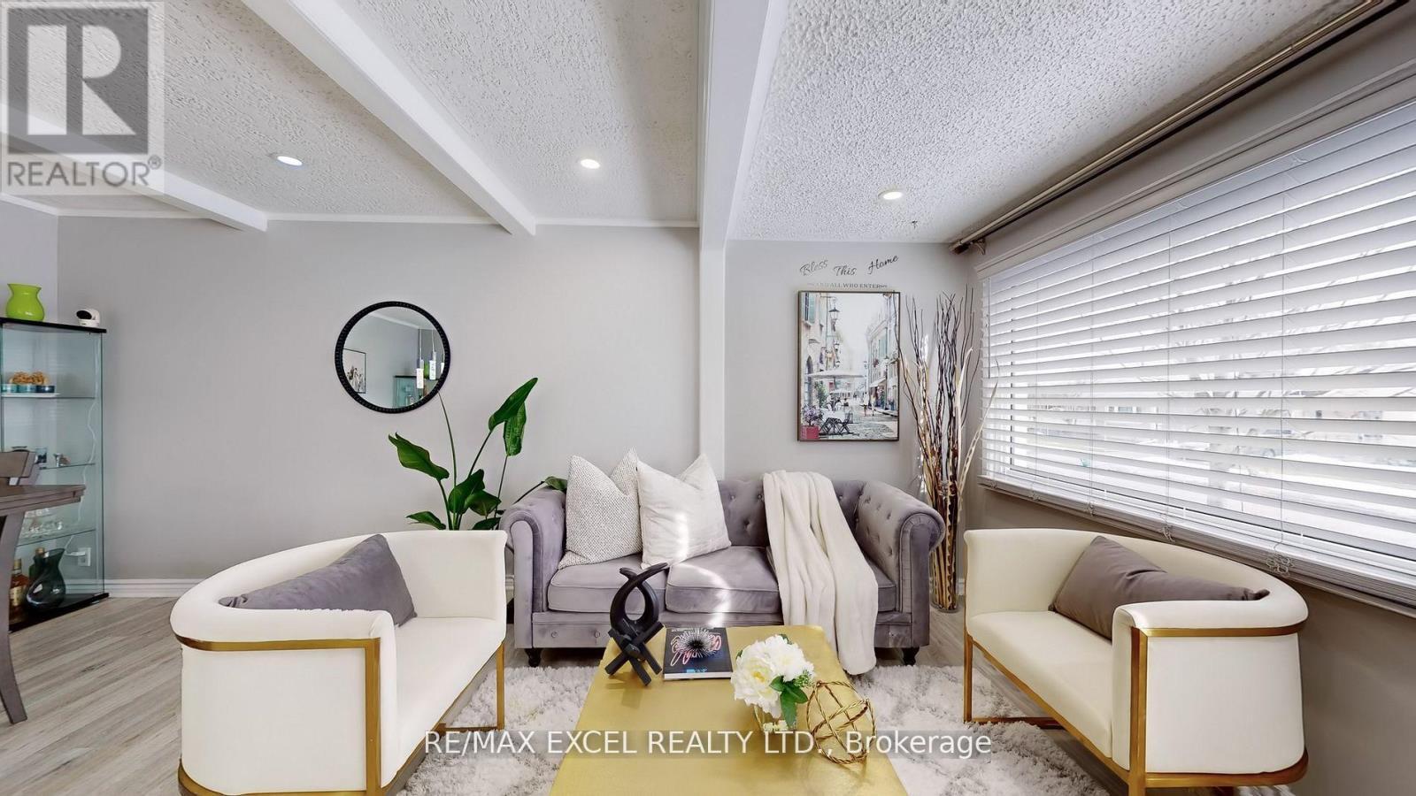 












230 ROXBOROUGH AVENUE

,
Oshawa (O'Neill),




Ontario
L1G5W9

