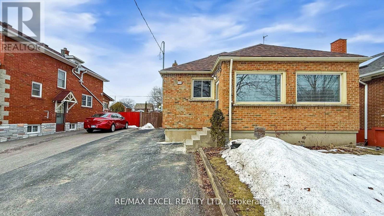 












230 ROXBOROUGH AVENUE

,
Oshawa (O'Neill),




Ontario
L1G5W9

